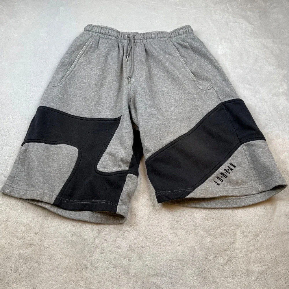 Jordan Men's Shorts Size‎ M Gray Black Sweat Drawstring Pockets Casual